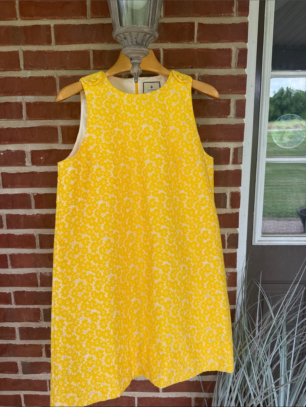 TUCKERNUCK Yellow Daisy Jacquard Grace Shift Dress Sz L Mod Revival Cottagecore - Picture 10 of 13